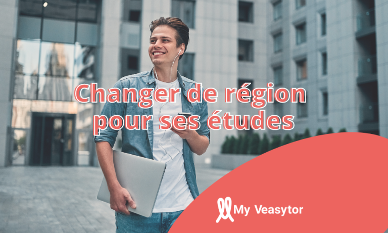 Étudiant heureux dans une ville qui marche avec ses écouteur : Changer de région pour ses études, comment bien s’y préparer ? My Veasytor